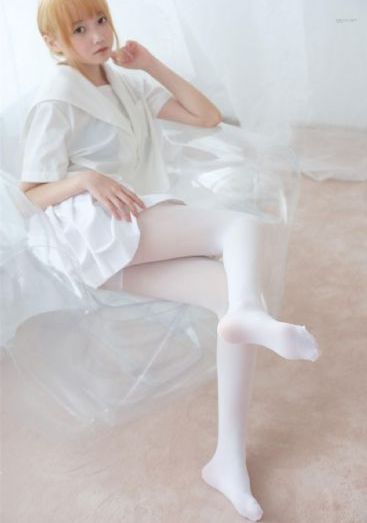 龙纹身的女孩