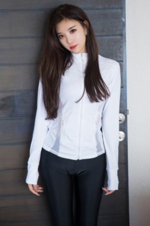 美女扒开尿道